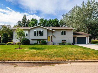 204 8th Avenue E, Lisbon, ND 58054