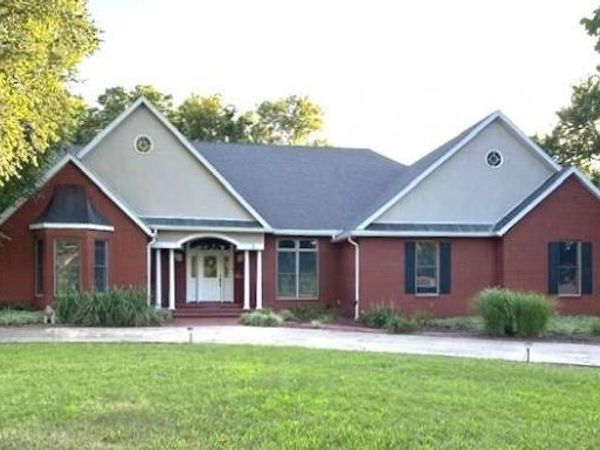 2 Timbercreek Road, Girard, KS 66743
