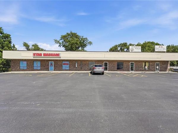 114-120 SW 7 Highway, Blue Springs, MO 64014