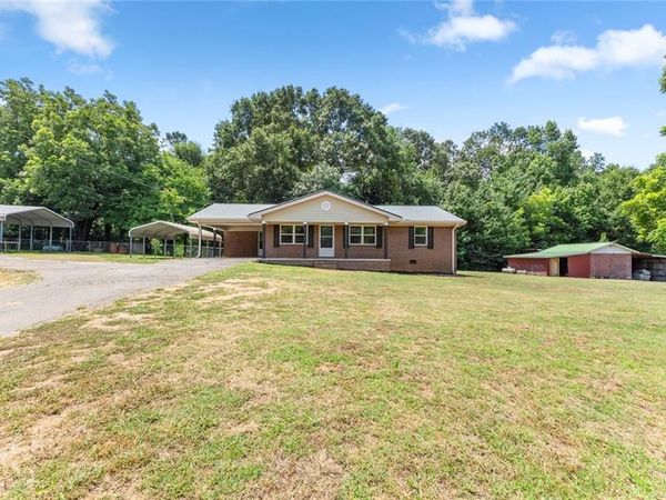 6018 Hwy 52 , Gillsville, GA 30543