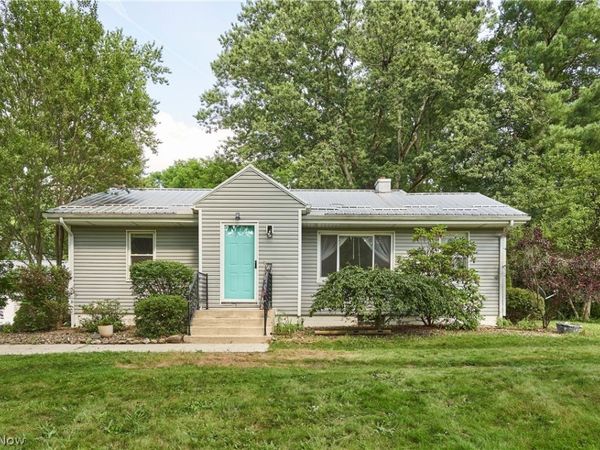 7091 Akron Avenue NW, New Franklin, OH 44614