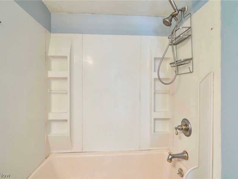 7091 Akron Avenue NW, New Franklin, OH 44614 Photo 18