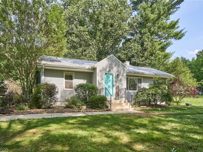 7091 Akron Avenue NW, New Franklin, OH 44614 Photo 2