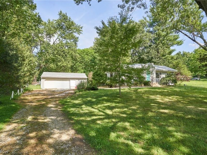 7091 Akron Avenue NW, New Franklin, OH 44614 Photo 3