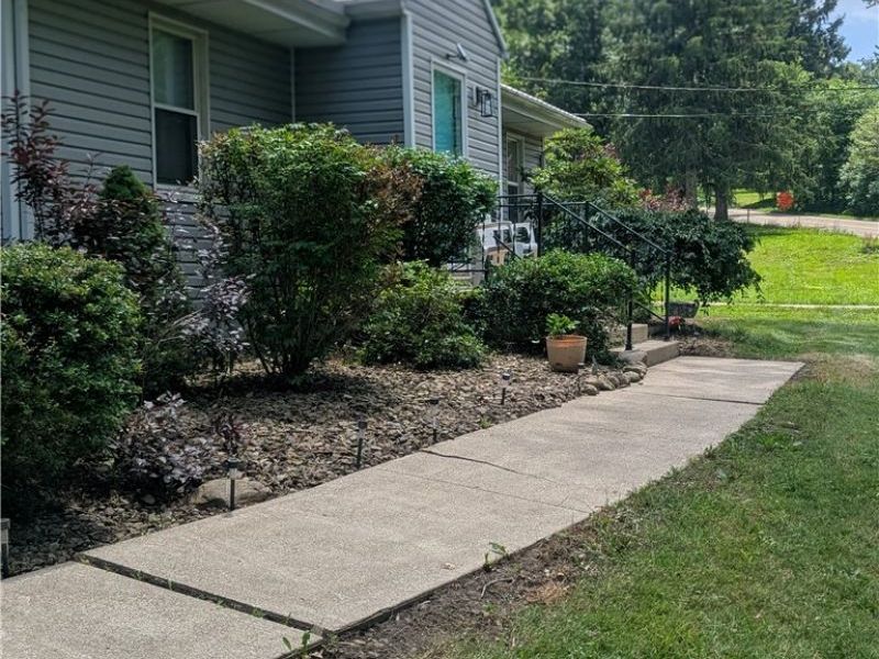 7091 Akron Avenue NW, New Franklin, OH 44614 Photo 4