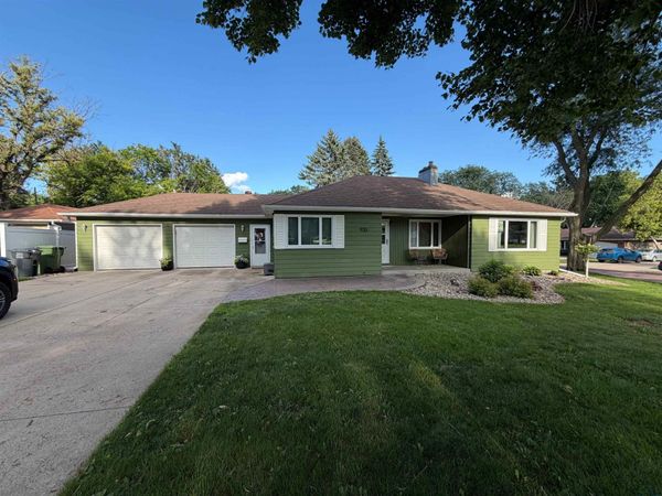 933 Roosevelt Avenue, Sheldon, IA 00000