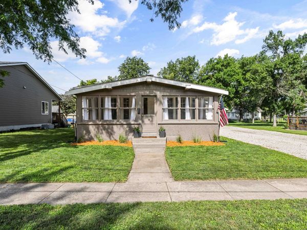 425 N 9th Street, Adel, IA 50003