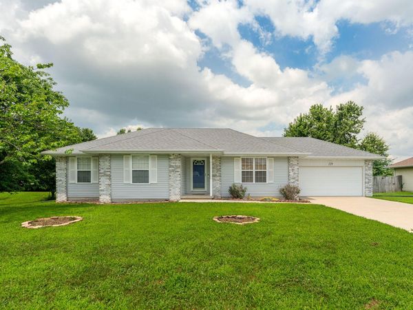 129 E Loyal Street , Clever, MO 65631