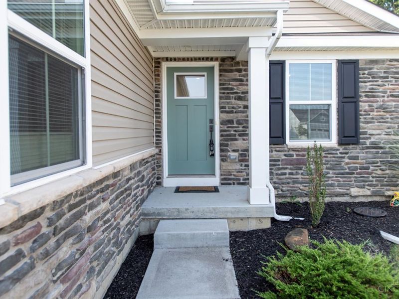 6639 Crystal Harbour Drive, Middletown, OH 45042 Photo 3