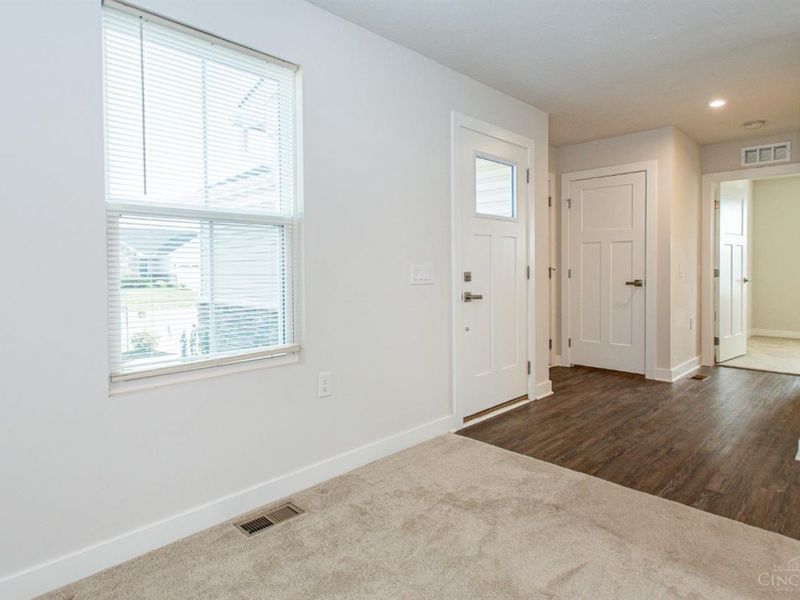 6639 Crystal Harbour Drive, Middletown, OH 45042 Photo 7