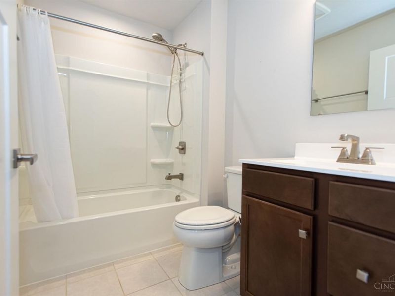 6639 Crystal Harbour Drive, Middletown, OH 45042 Photo 8