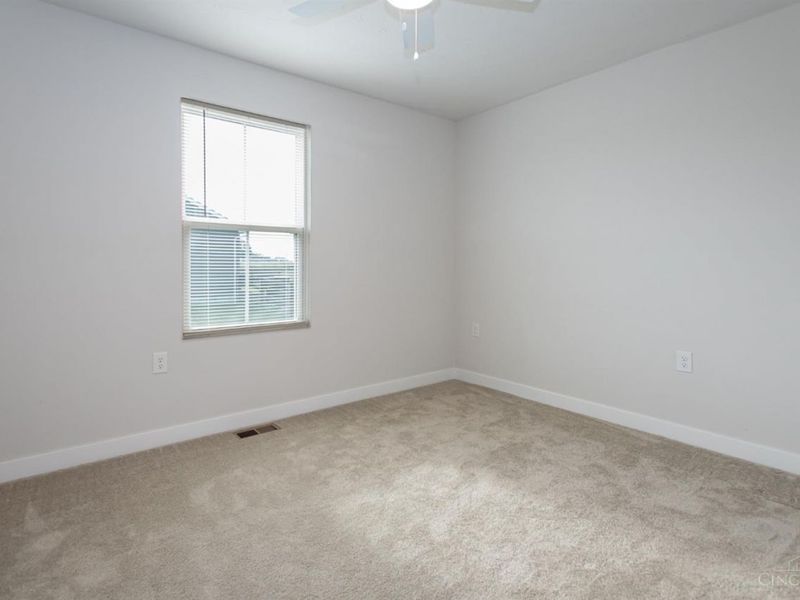 6639 Crystal Harbour Drive, Middletown, OH 45042 Photo 9