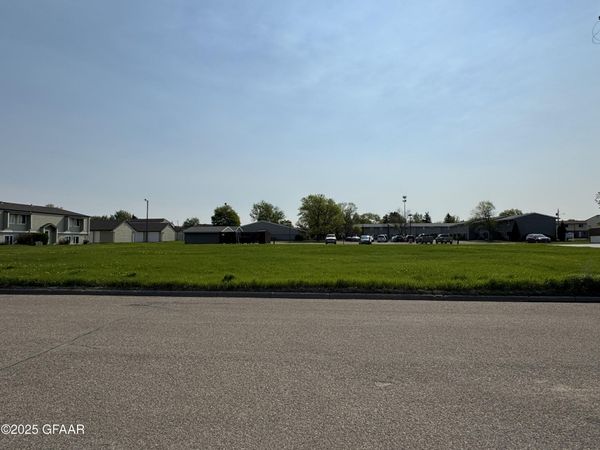 108 3RD Avenue NW, Devils Lake, ND 58301