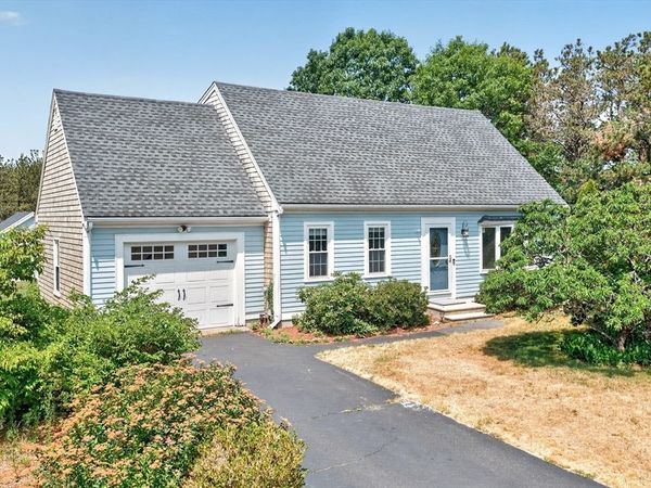 12 Cransbourne Cir, Mashpee, MA 02649
