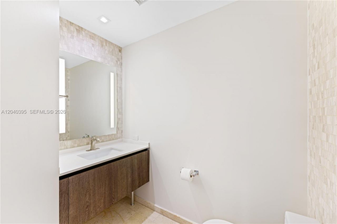 88 SW 7th St , Unit 712, Miami, FL 33130 Photo