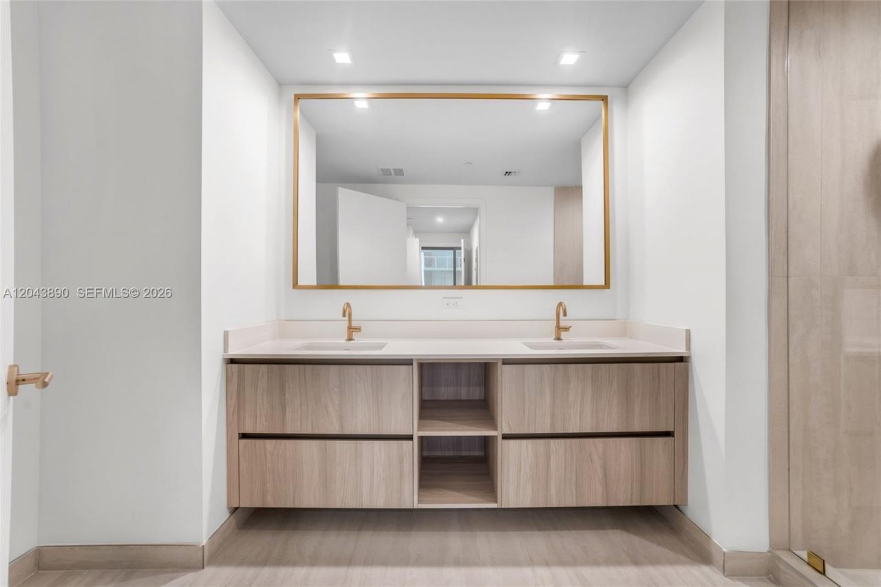 77 SE 5th Street , Unit 1708, Miami, FL 33131 Photo