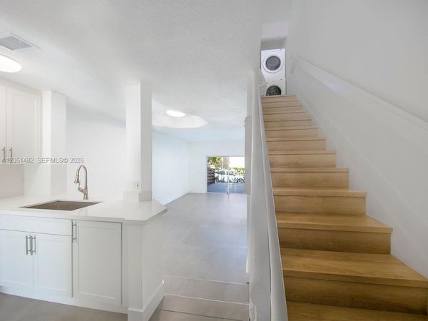 8260 NW 10th St , Unit 6, Miami, FL 33126