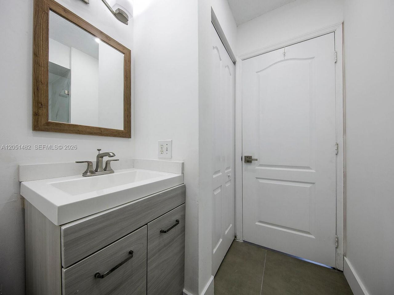 8260 NW 10th St , Unit 6, Miami, FL 33126 Photo