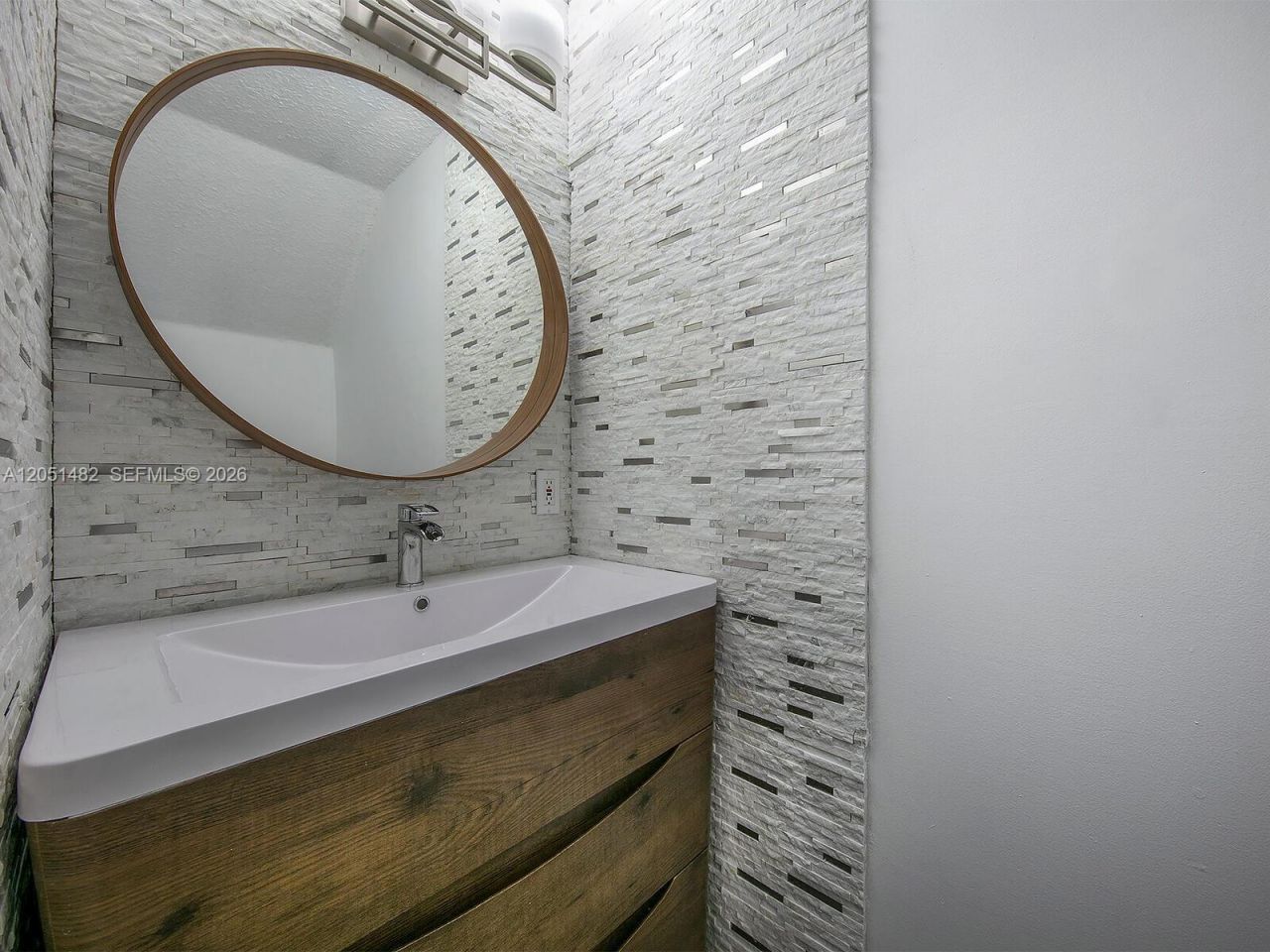 8260 NW 10th St , Unit 6, Miami, FL 33126 Photo