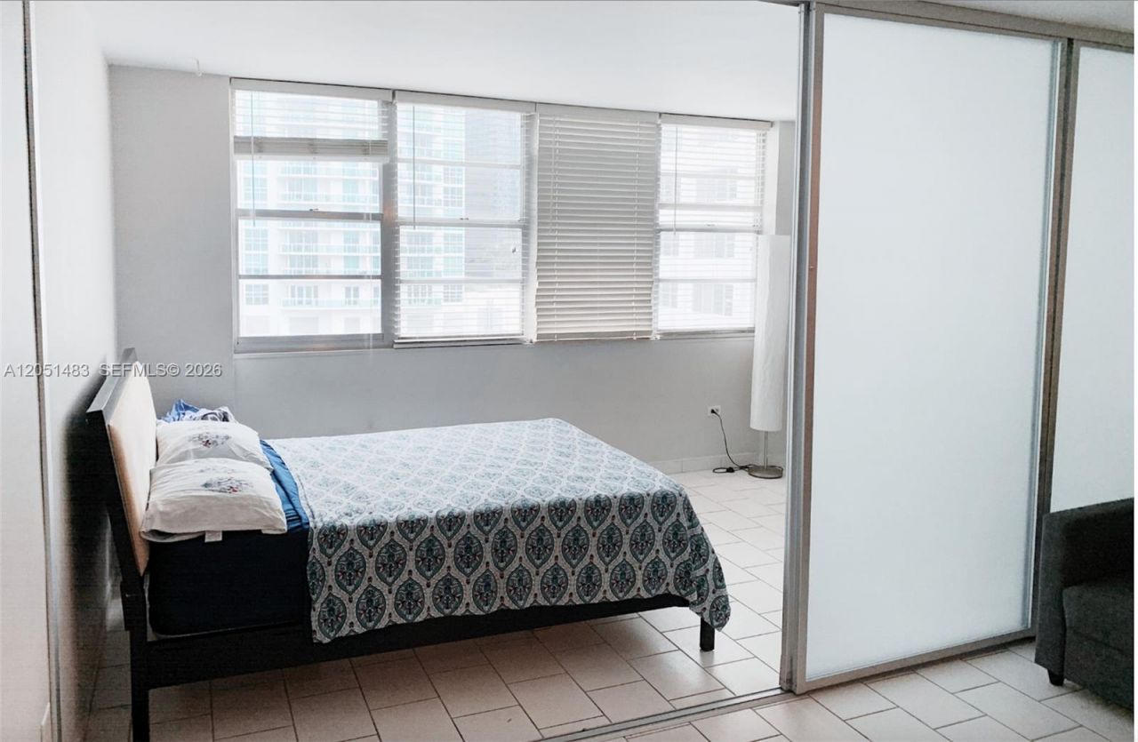 905 Brickell Bay Dr, Unit 1523, Miami, FL 33131 Photo