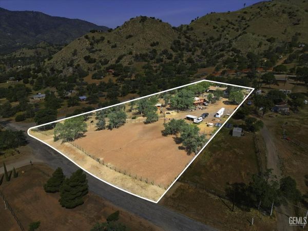 21471 Thompson Canyon Avenue, Caliente, CA 93518