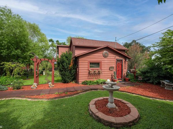 306 N 8th Avenue N, Vinton, IA 52349