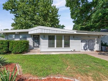 6104 N Garfield Avenue, Gladstone, MO 64118