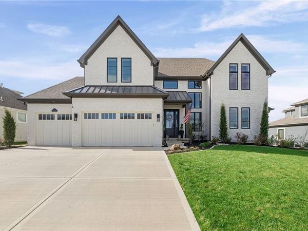 10126 N Kansas Court, Kansas City, MO 64155