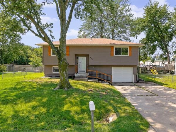 305 W South Street, Spring Hill, KS 66083
