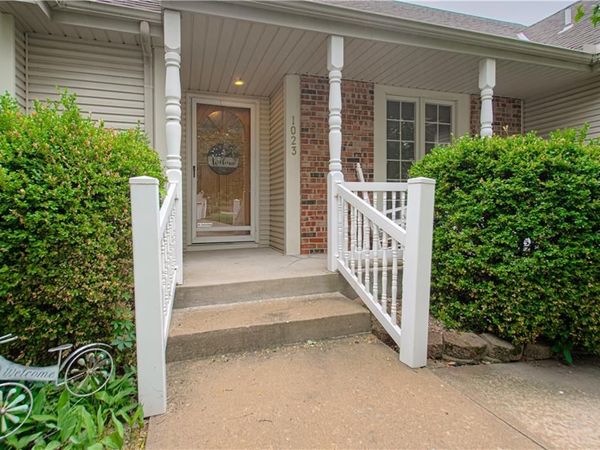 1023 E OAKVIEW Street, Olathe, KS 66061