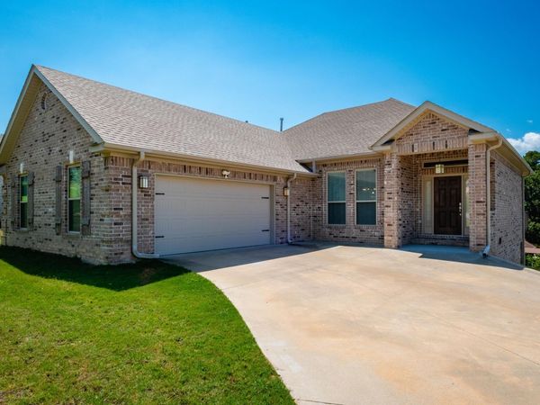 12 Majestic Court, Maumelle, AR 72113