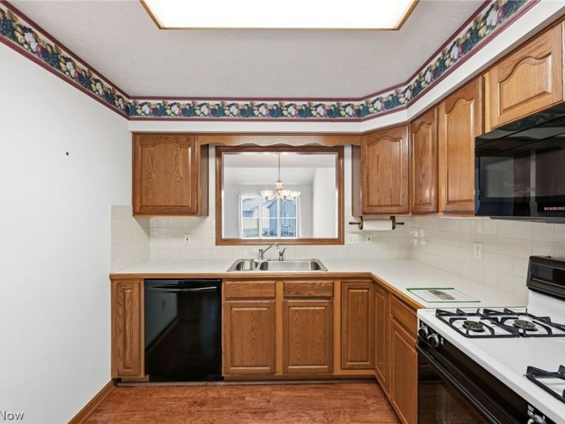 126 Augusta Drive, Elyria, OH 44035 Photo 10