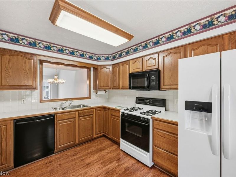 126 Augusta Drive, Elyria, OH 44035 Photo 9