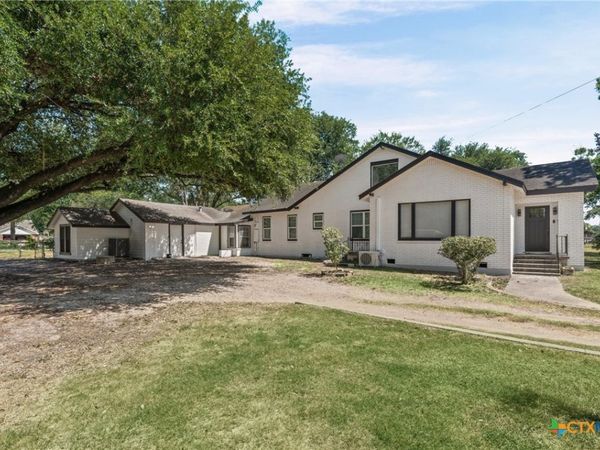 1707 N Travis Avenue , Cameron, TX 76520