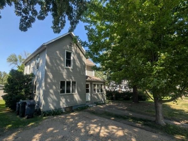 107 A Avenue E, Lake Park, IA 51347