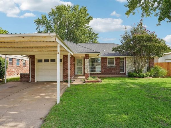 1013 NW 5th Street, Moore, OK 73160