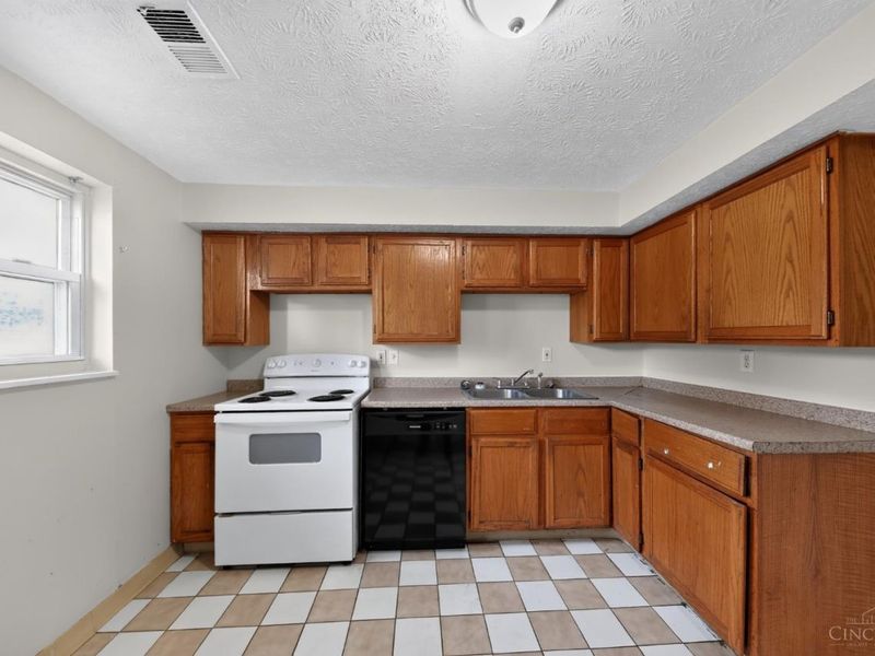 2743 Springdale Road, Colerain Township, OH 45251 Photo 12
