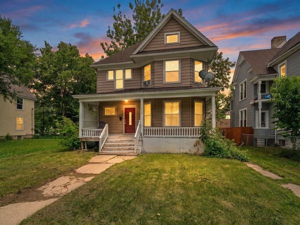 935 N Court Street , Rockford, IL 61103
