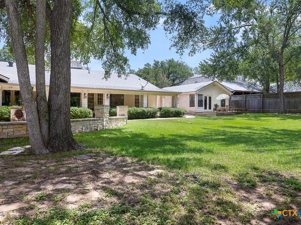 1102 N Avenue F , Elgin, TX 78621