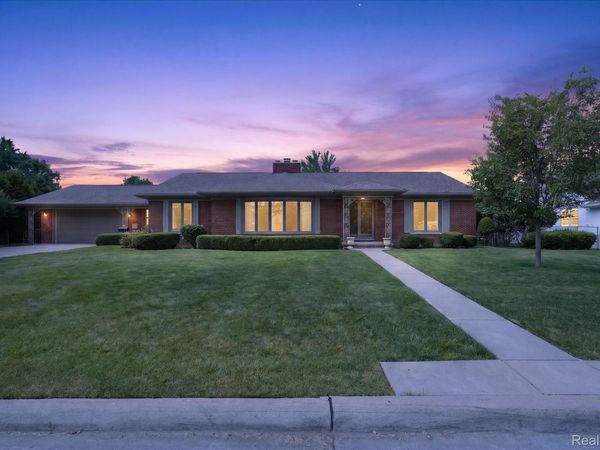 3 Shorecrest Circle, Vlg of Grosse Pointe Shores, Mi 48236