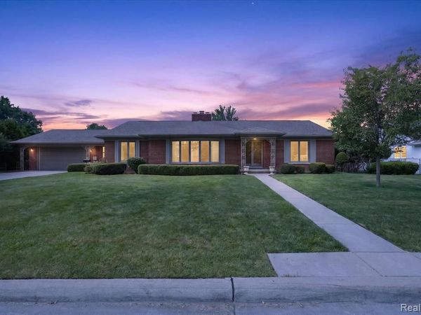 3 Shorecrest Circle, Vlg of Grosse Pointe Shores, MI 48236