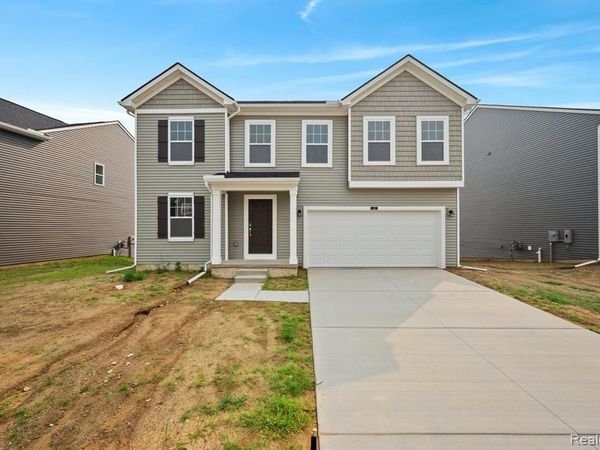 410 Hidden River W, Holly Twp, MI 48442