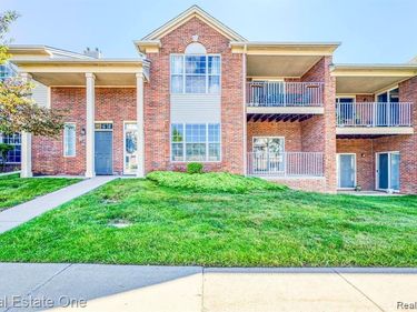1828 Flagstone Circle, Rochester, MI 48307