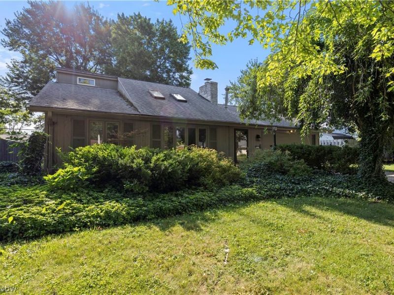 231 Sunset Drive, Berea, OH 44017 Photo 3