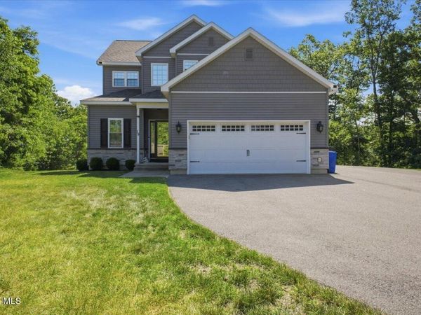 19 Highpointe Drive, Queensbury, NY 12804