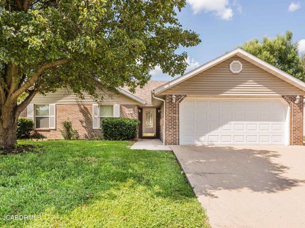 3818 BUCKINGHAM PARK, Jefferson City, MO 65109
