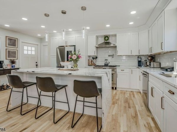 75 High St, Newton, NJ 07860