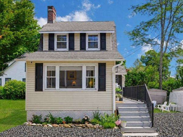 4 Lakeview Ave, Mount Olive, NJ 07828