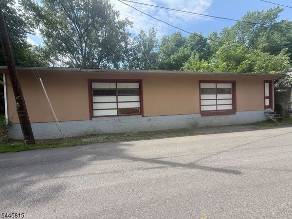 80 S Water St, Belvidere, NJ 07823