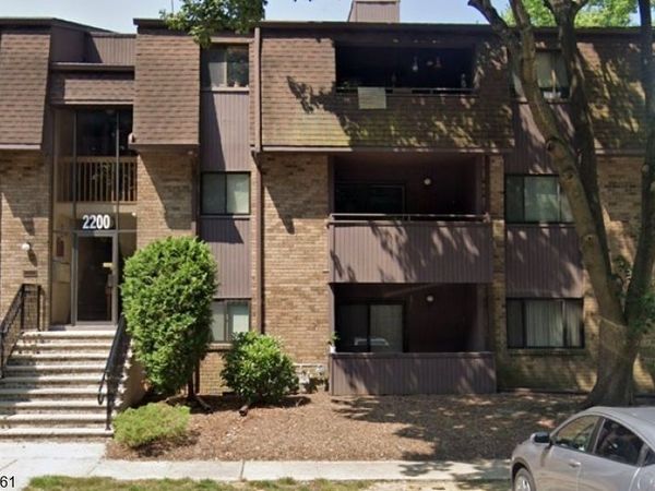 2231 Old Stone Mill Dr, East Windsor, NJ 08512